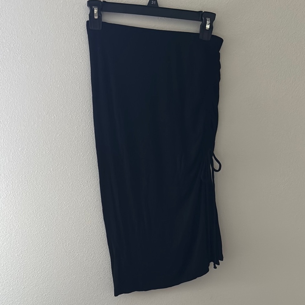 Velvet Torch Los Angeles ruched scrunched ties side midi skirt
Size XS